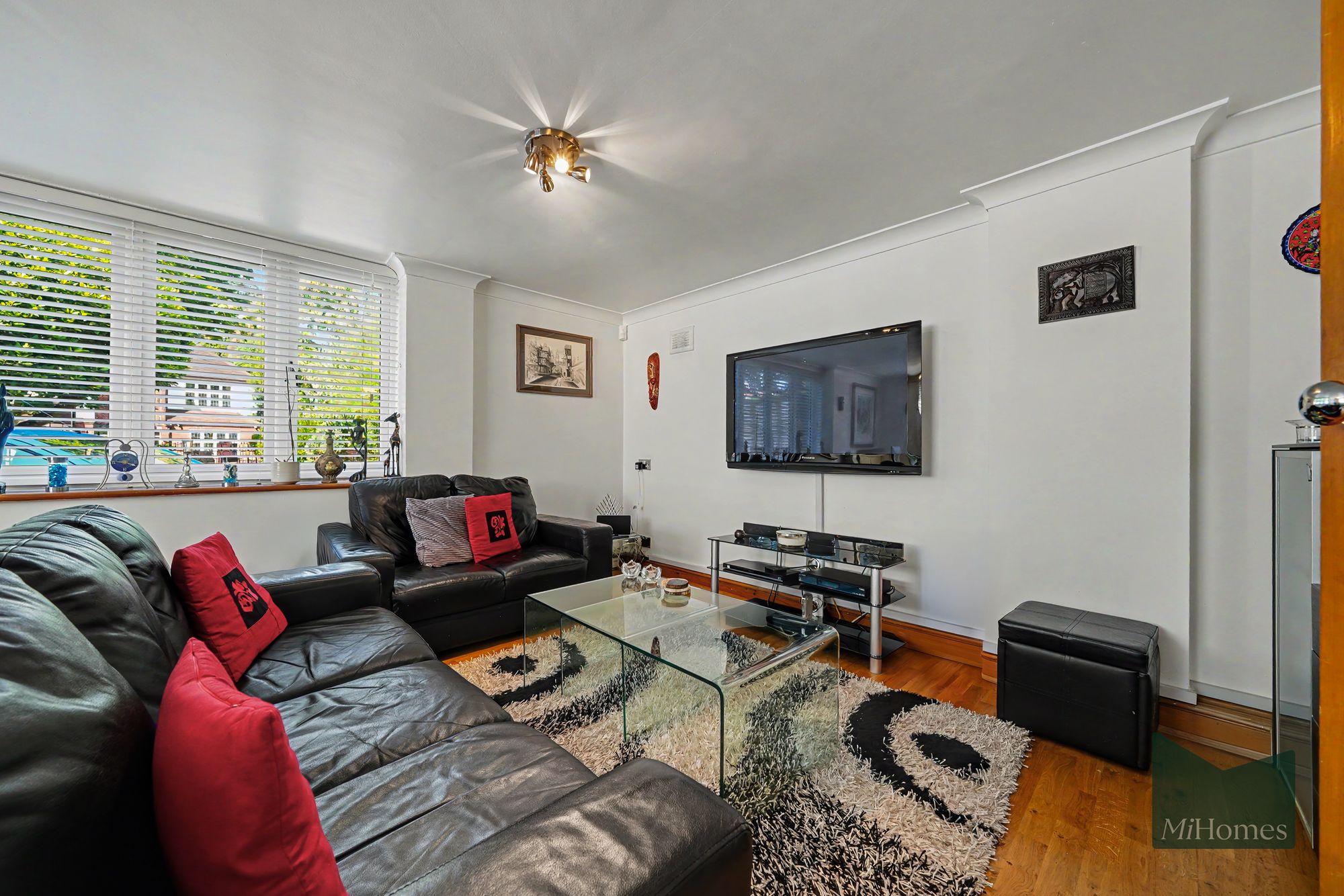 3 bed detached house to rent in Bourne Hill, London, N13  - Property Image 1