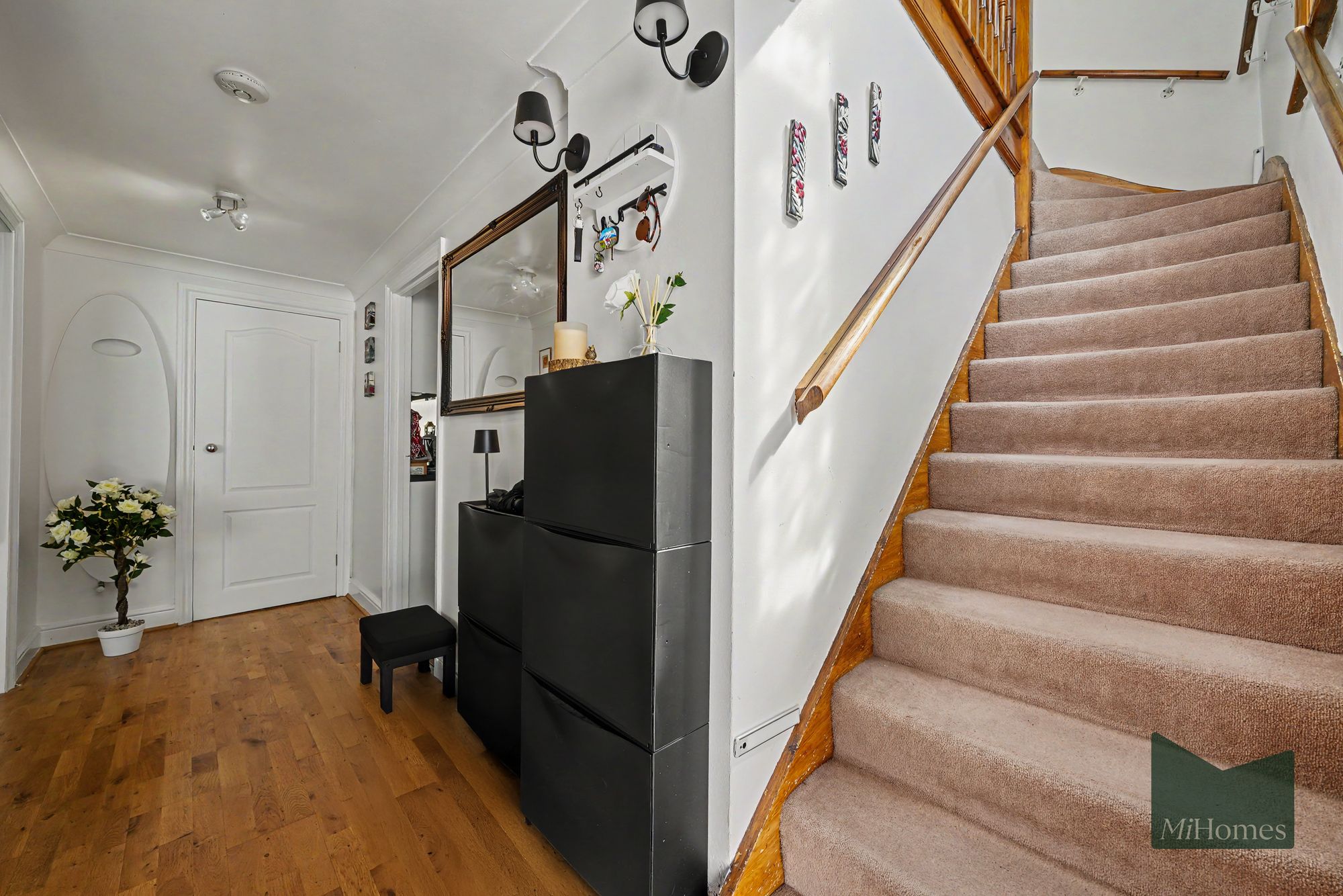 3 bed detached house to rent in Bourne Hill, London, N13  - Property Image 10