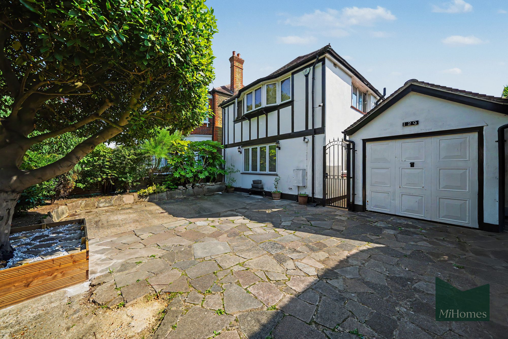 3 bed detached house to rent in Bourne Hill, London, N13  - Property Image 13