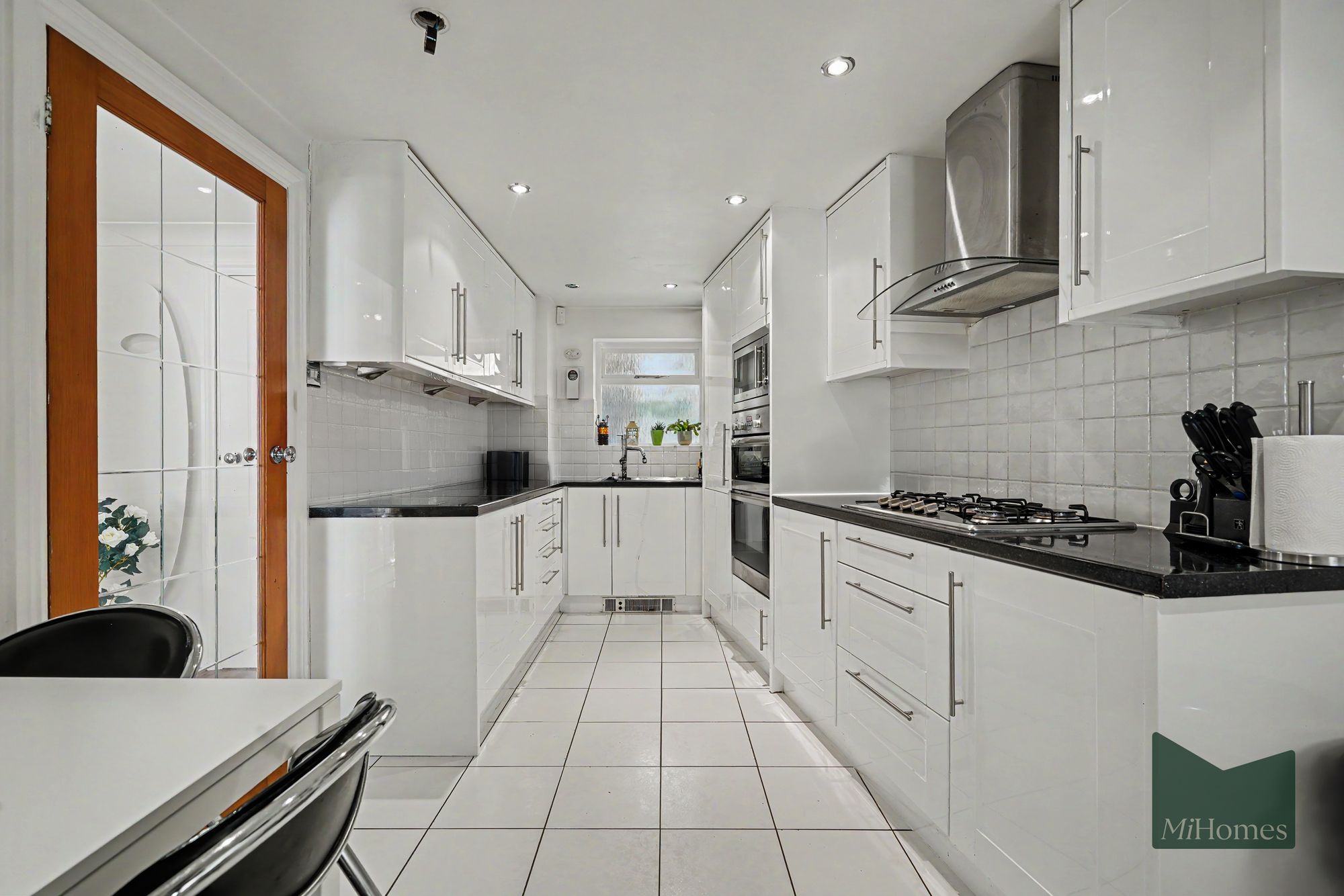3 bed detached house to rent in Bourne Hill, London, N13  - Property Image 3