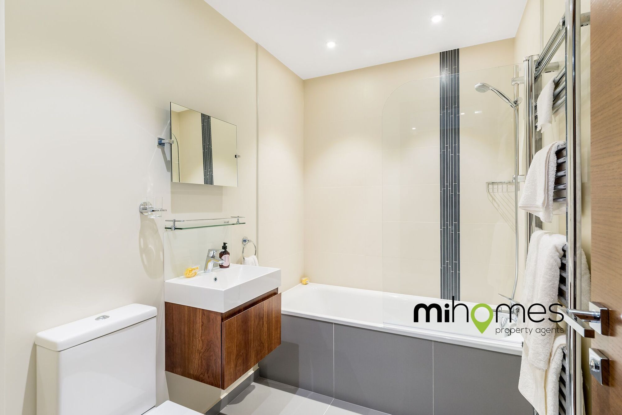 1 bed flat to rent in Church Street, Rickmansworth, WD3  - Property Image 3