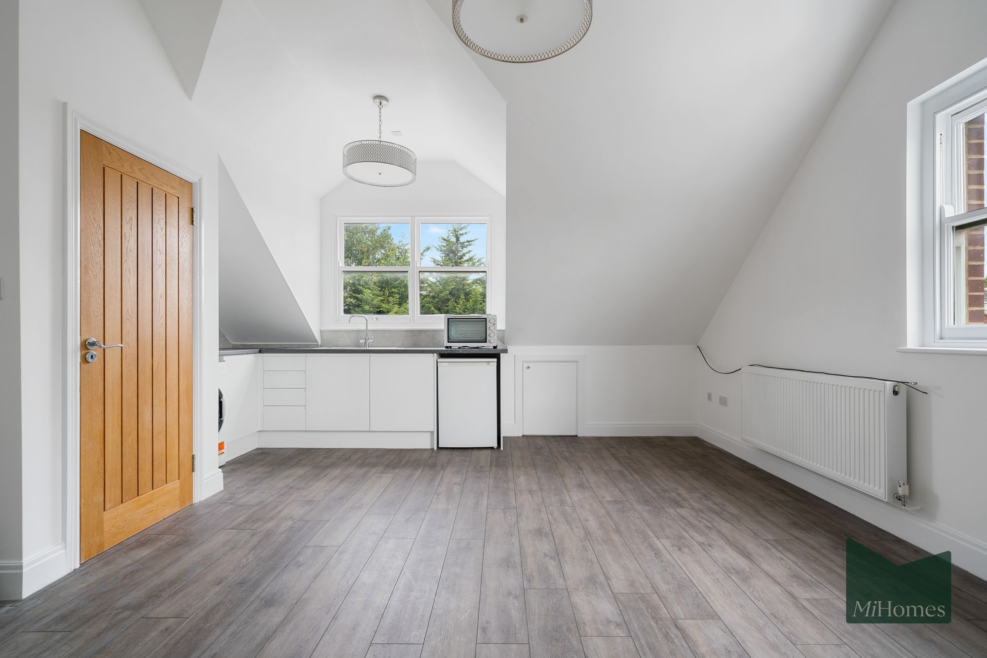 Flat to rent in Pretoria Road, Chingford, E4  - Property Image 3
