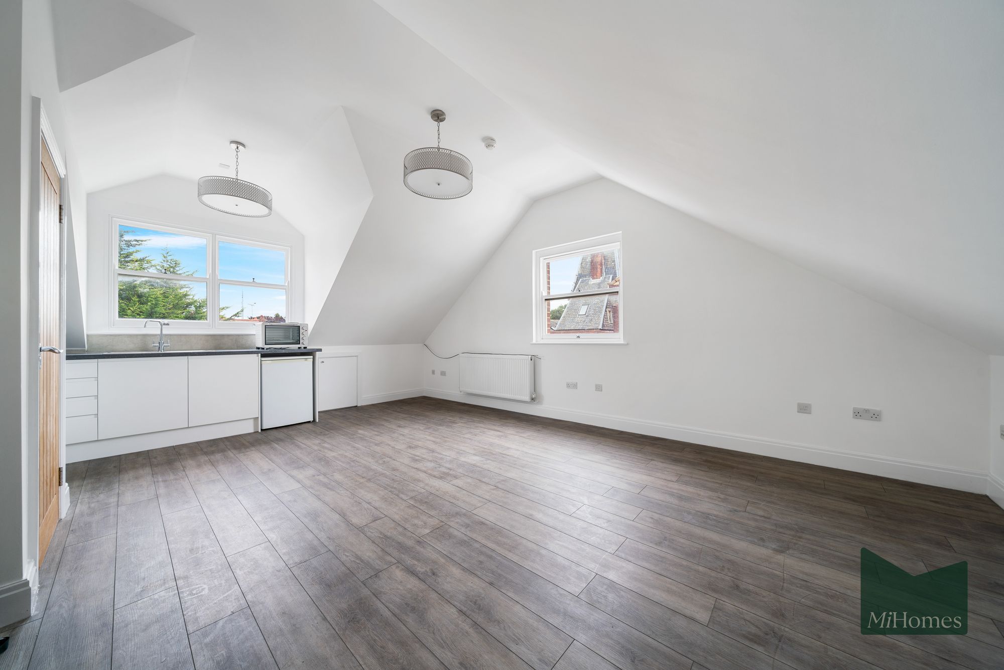 Flat to rent in Pretoria Road, Chingford, E4  - Property Image 4
