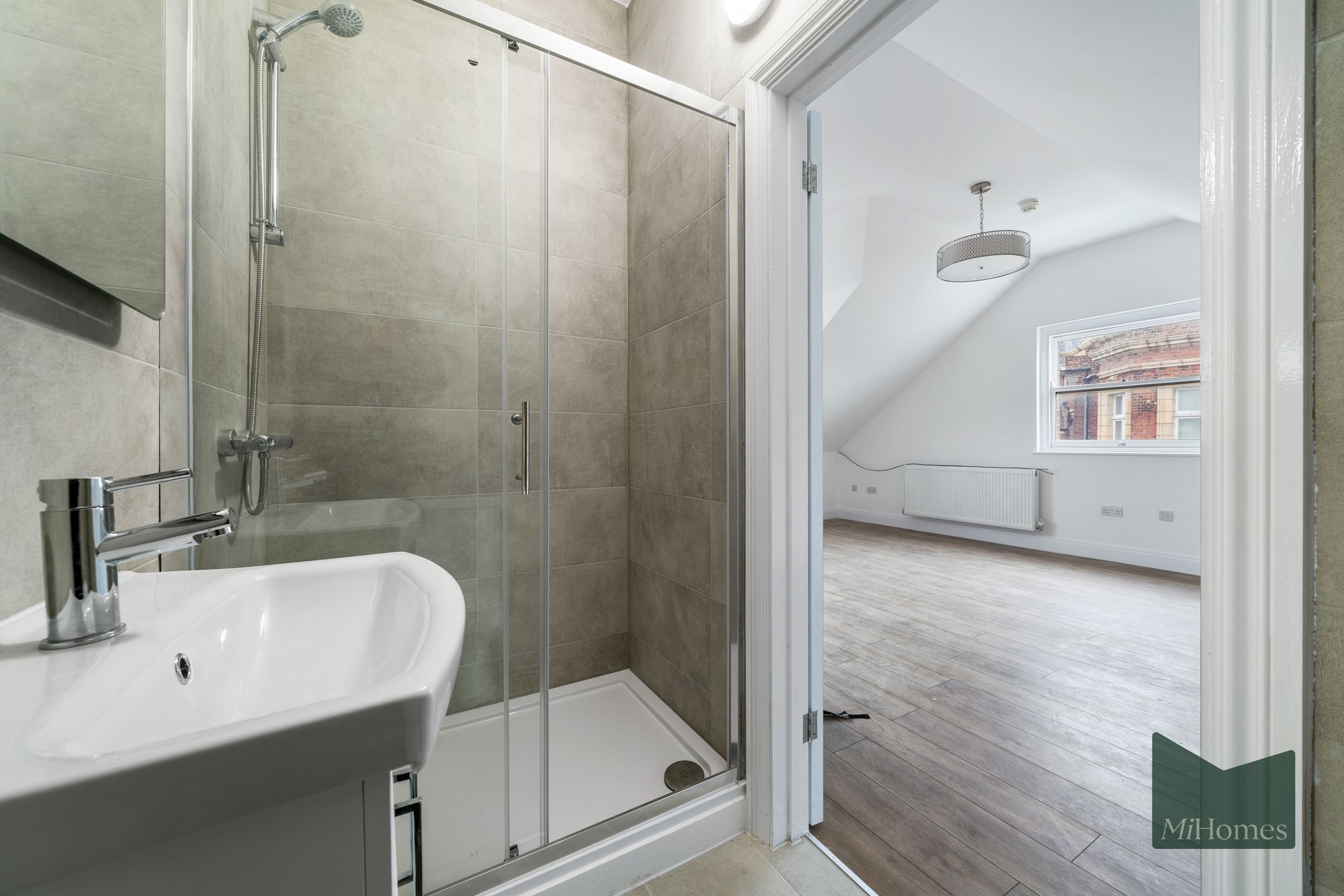 Flat to rent in Pretoria Road, Chingford, E4  - Property Image 2