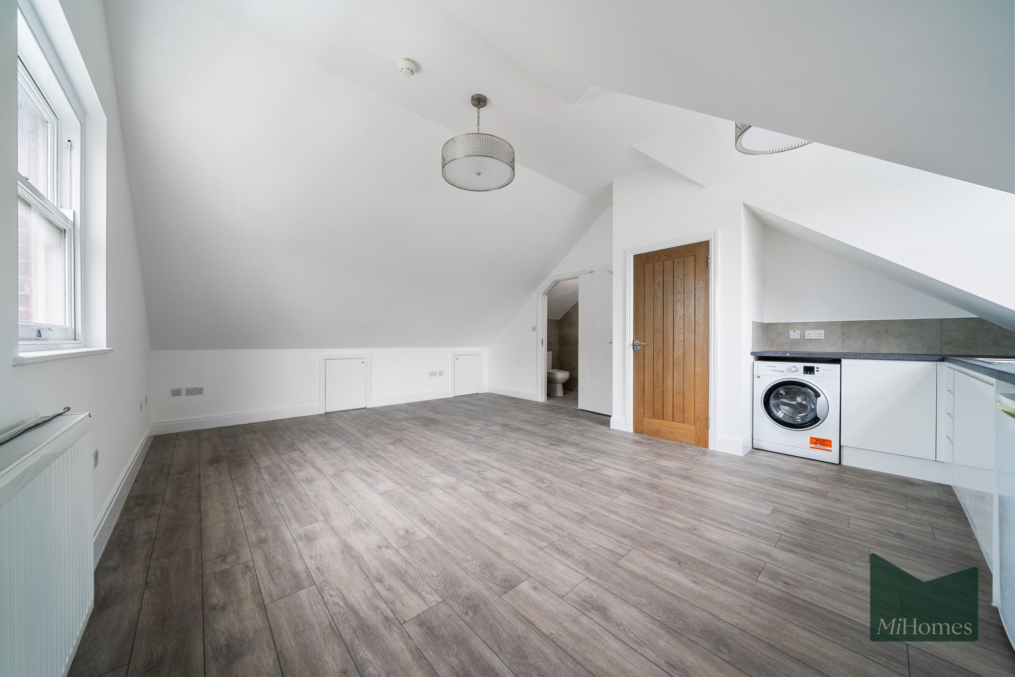 Flat to rent in Pretoria Road, Chingford, E4  - Property Image 5