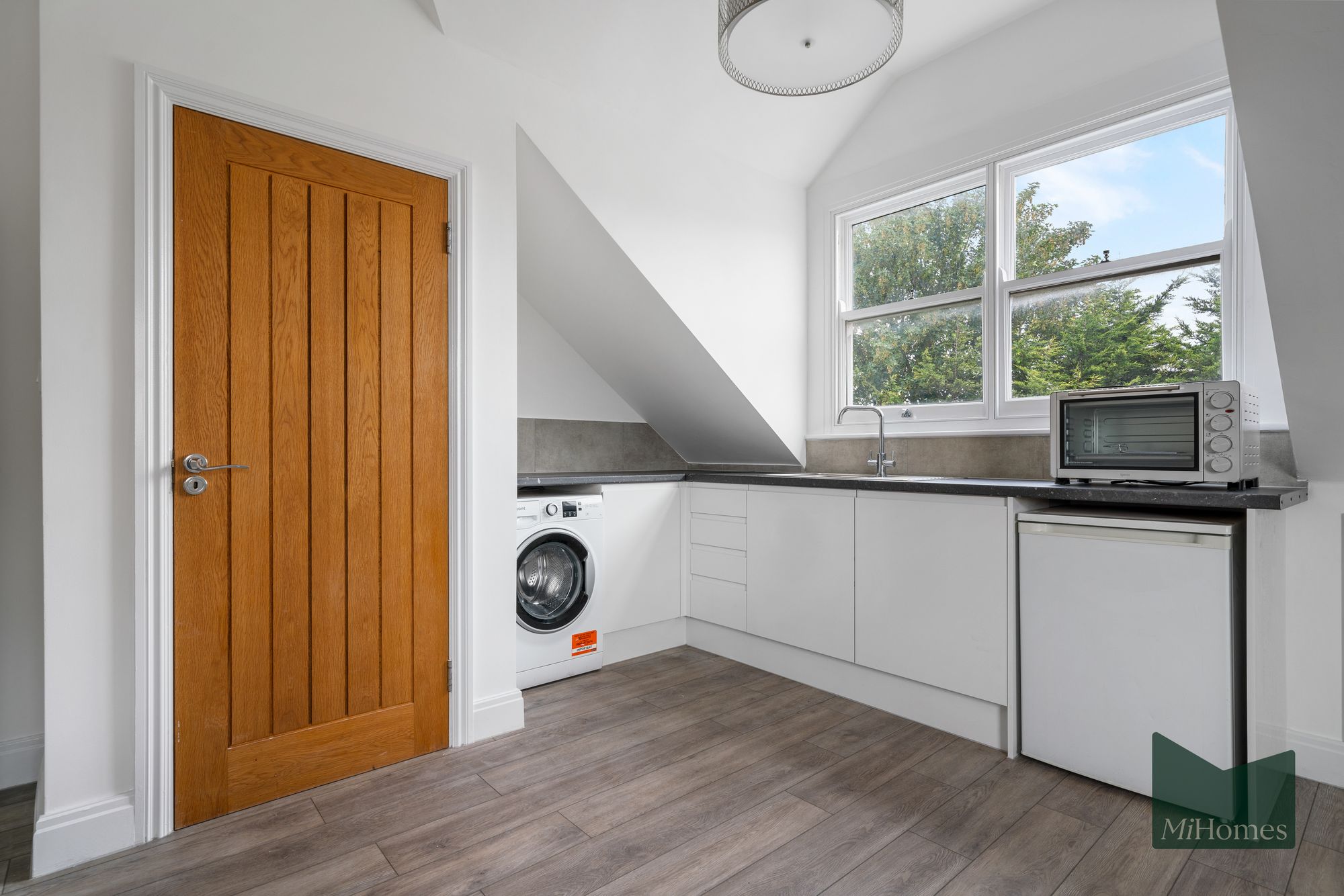 Flat to rent in Pretoria Road, Chingford, E4  - Property Image 6