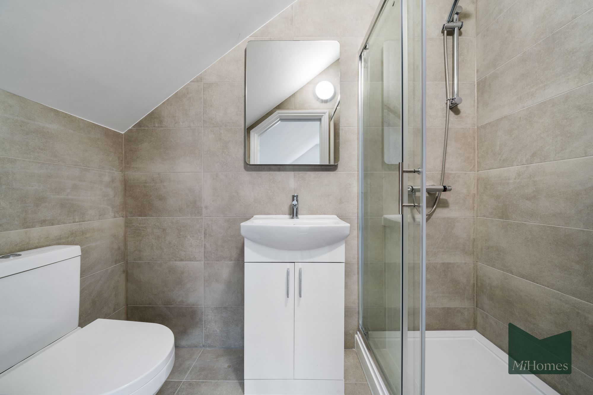 Flat to rent in Pretoria Road, Chingford, E4  - Property Image 7
