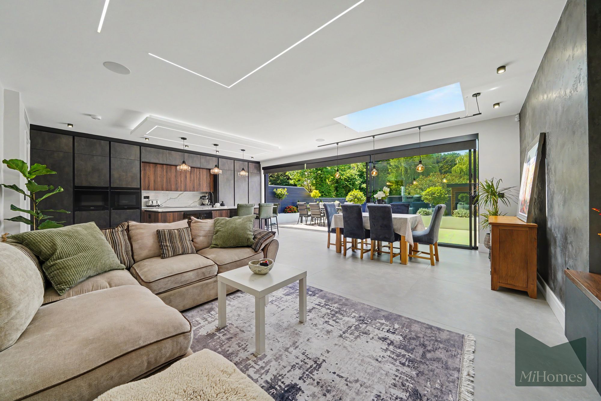 6 bed semi-detached house for sale in Church Close, London, N20  - Property Image 21