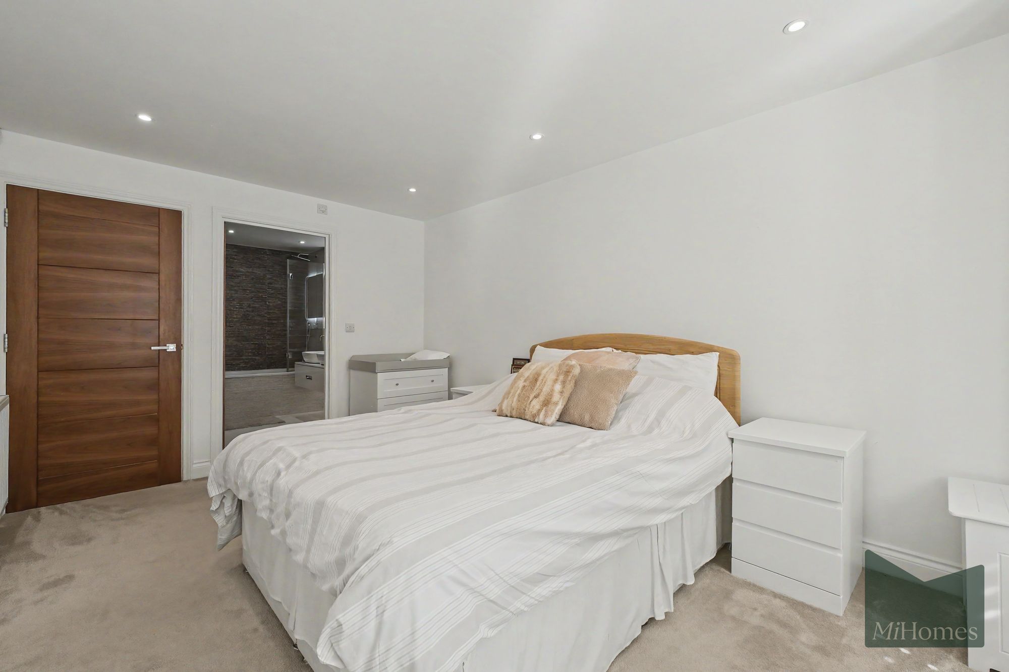 2 bed flat for sale in Slades Hill, Connor Court, EN2  - Property Image 9