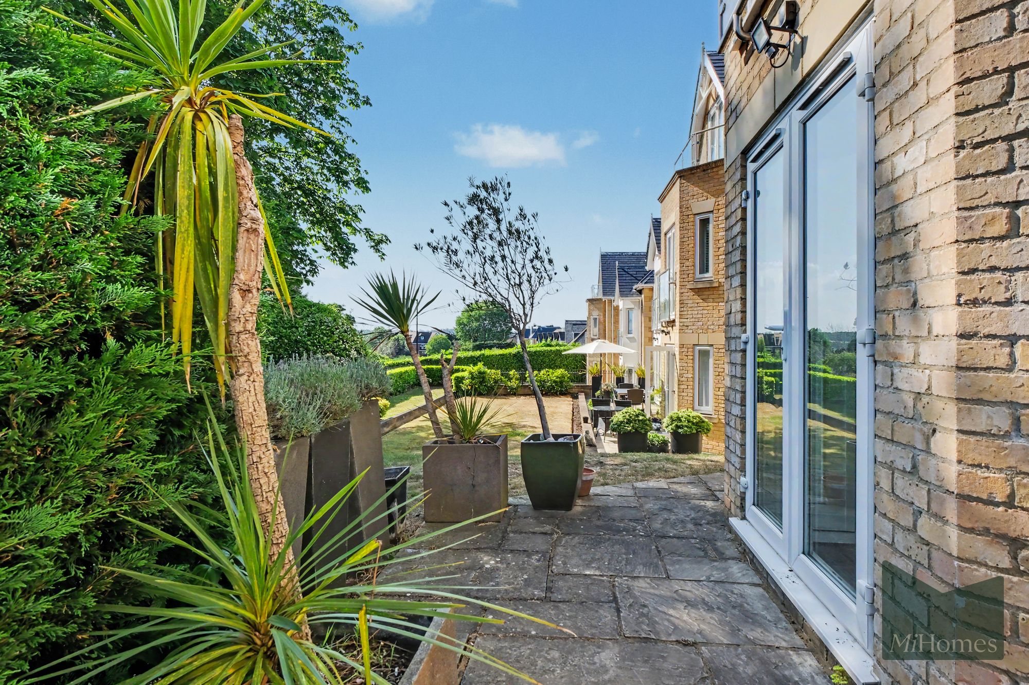 2 bed flat for sale in Slades Hill, Connor Court, EN2 - Property Image 4