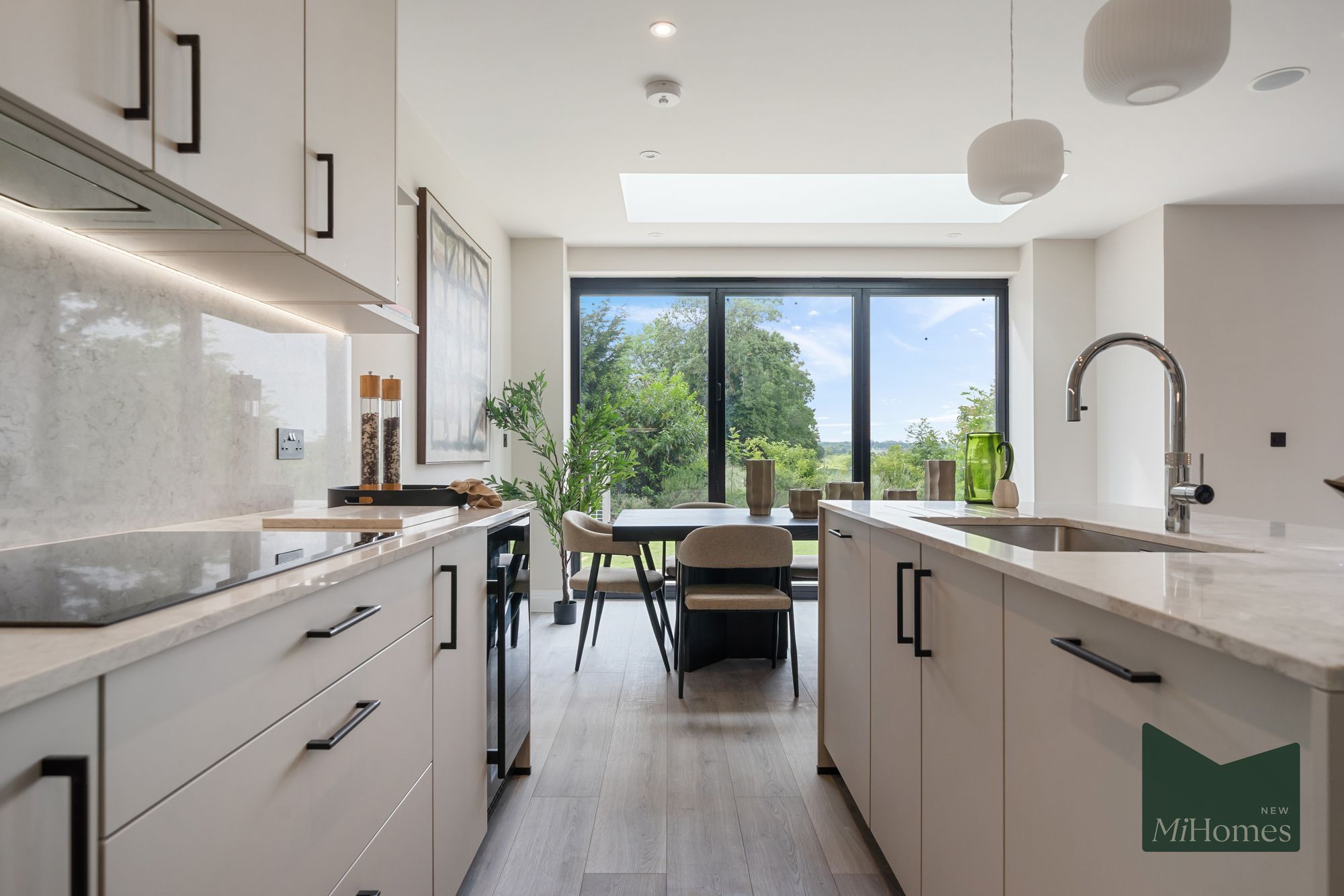 5 bed detached house for sale in Spring Court Road, Enfield, EN2 - Property Image 3
