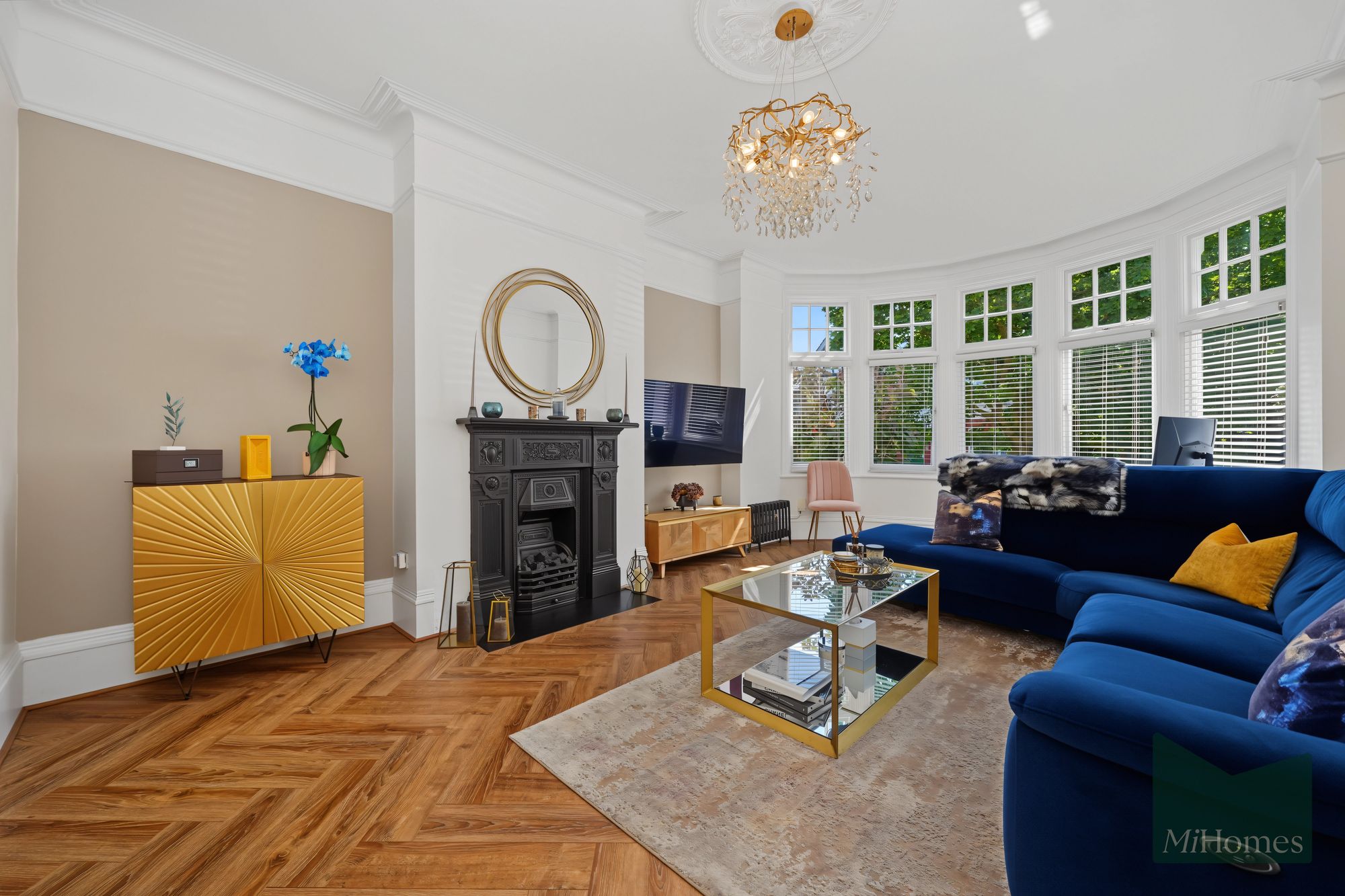 1 bed ground floor flat for sale in Fox Lane, London, N13
