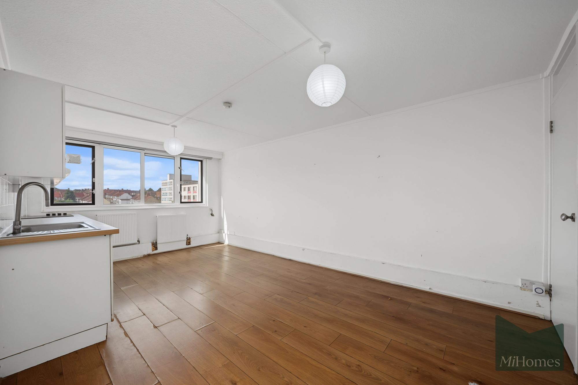 3 bed flat for sale in Gloucester Road, Hawkinge Gloucester Road, N17  - Property Image 3