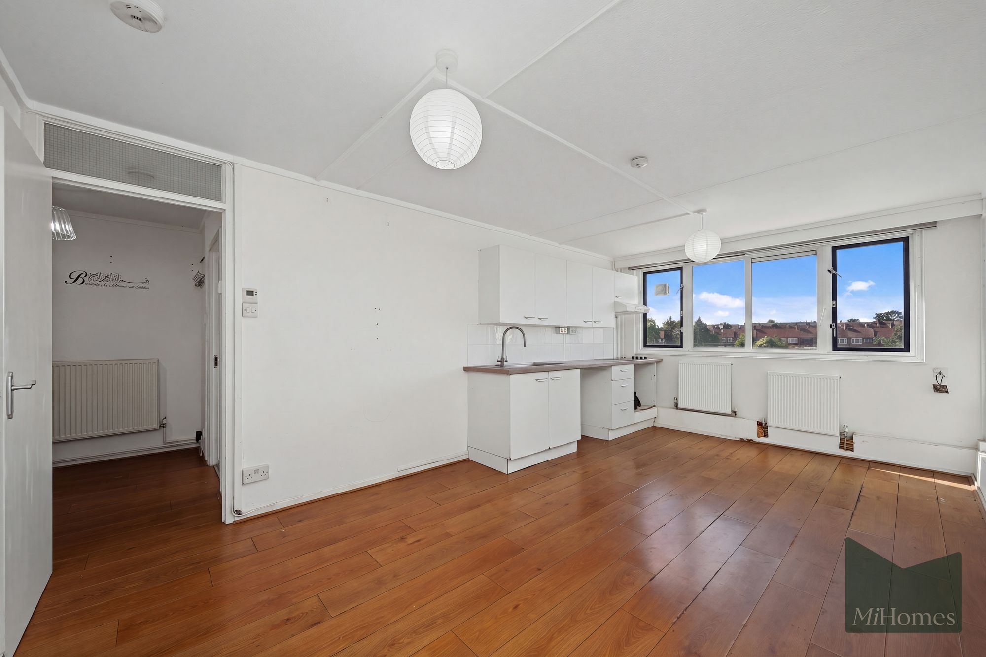 3 bed flat for sale in Gloucester Road, Hawkinge Gloucester Road, N17  - Property Image 2