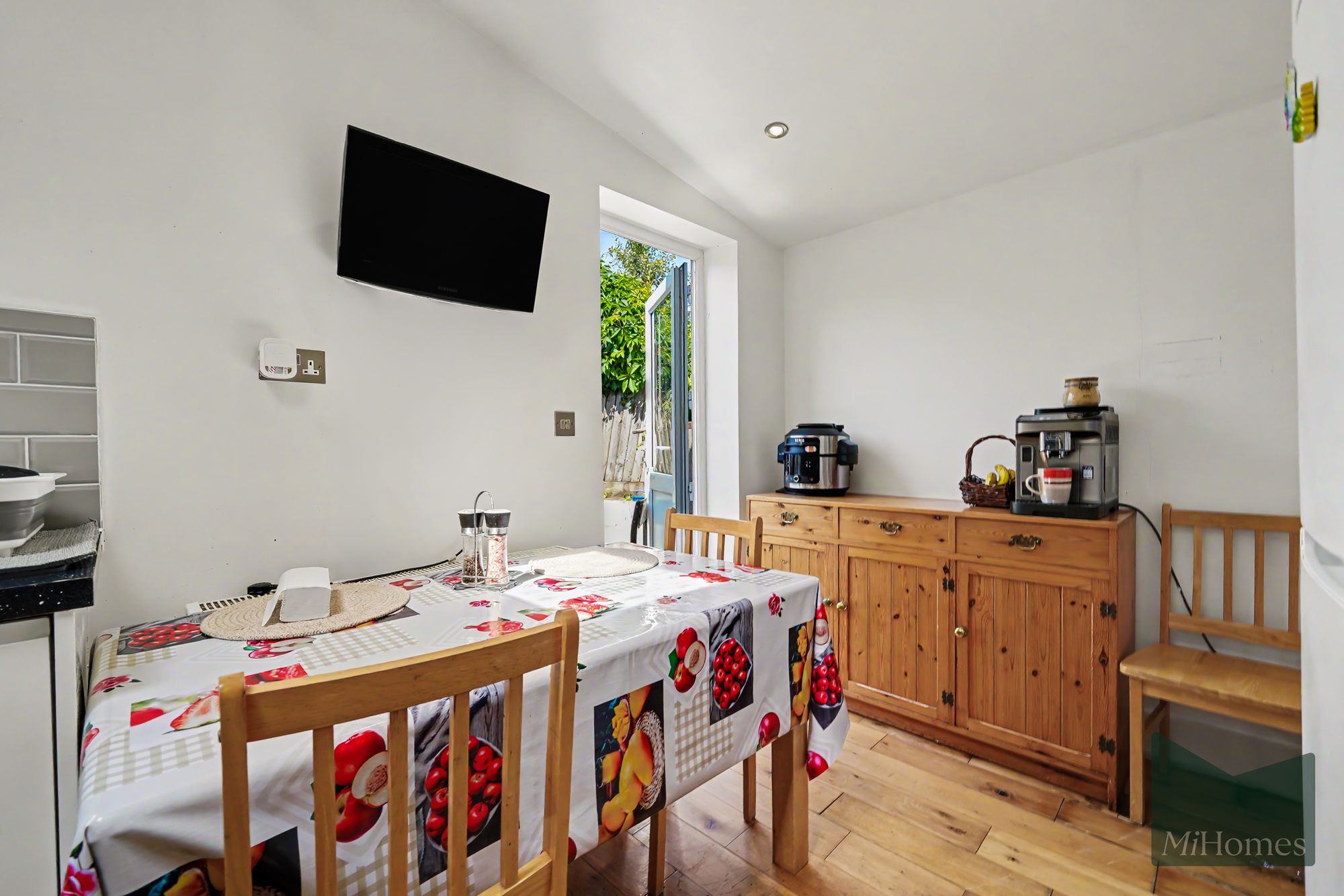 4 bed terraced house for sale in Church Road, London, N17 - Property Image 5