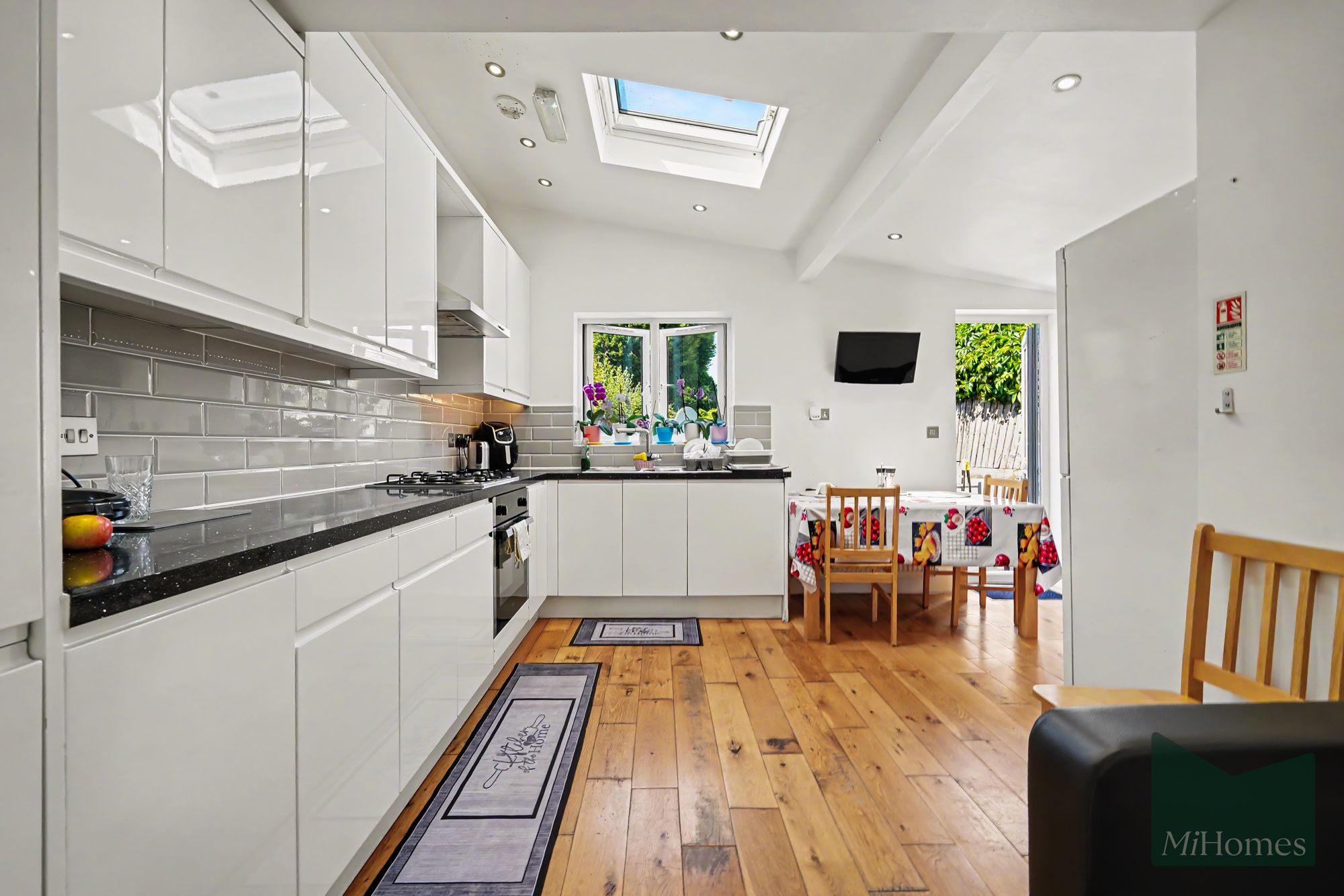 4 bed terraced house for sale in Church Road, London, N17 - Property Image 3