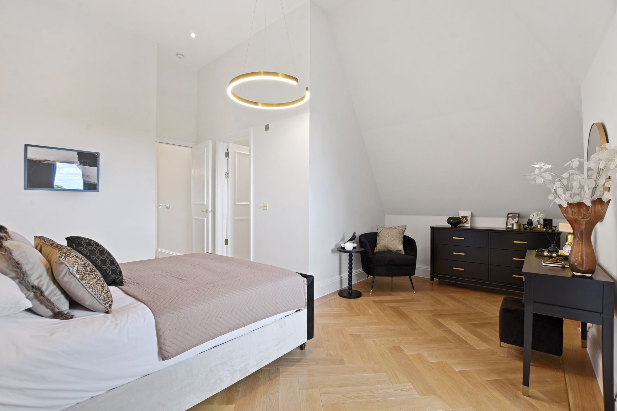 2 bed flat to rent in London, EN2  - Property Image 4