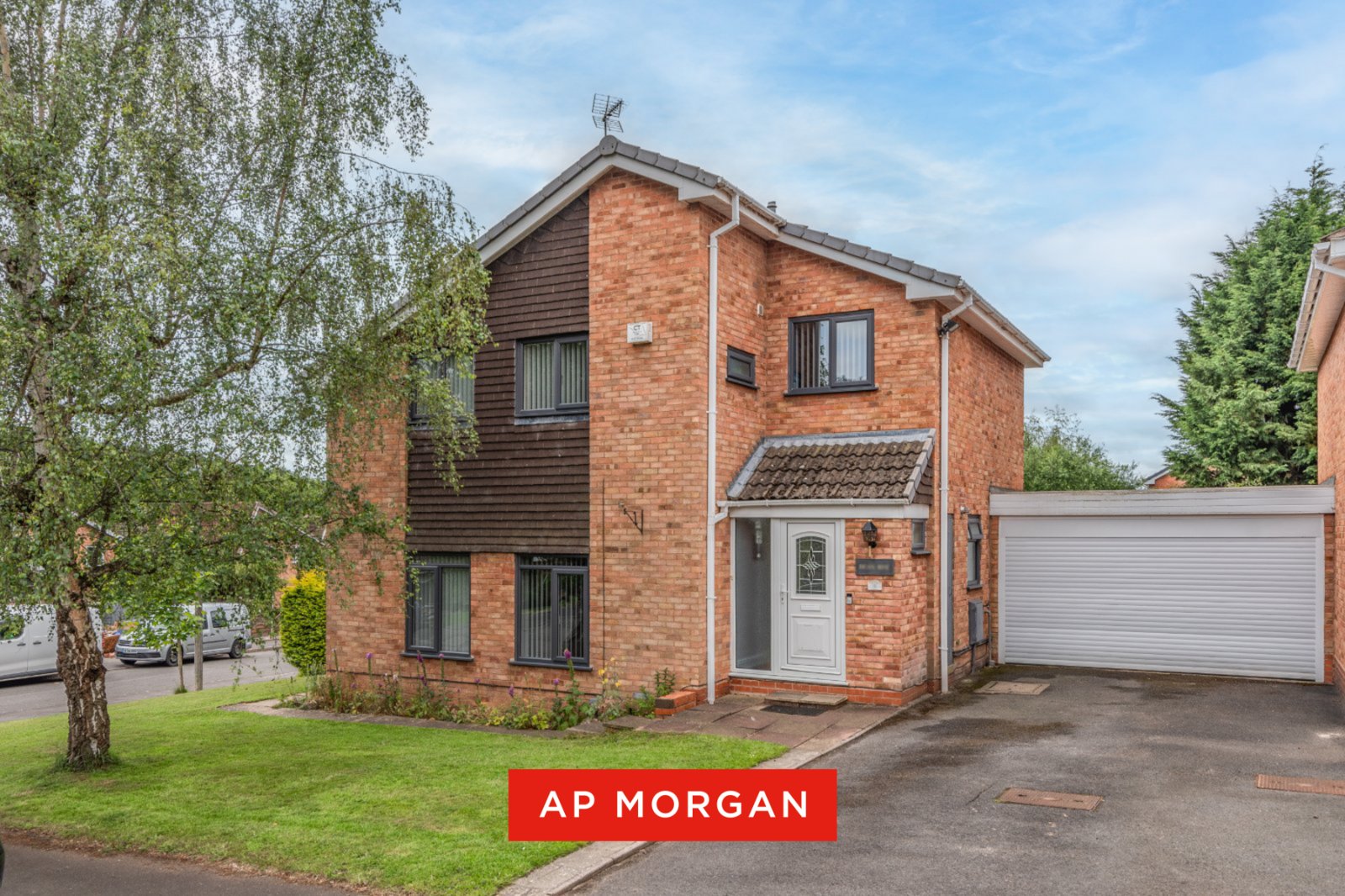 4 bed link detached house for sale in Church Hill North, Redditch, B98