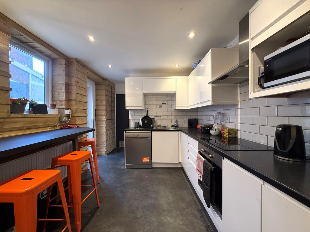 6 bed terraced house for sale in Alphington Road, Exeter