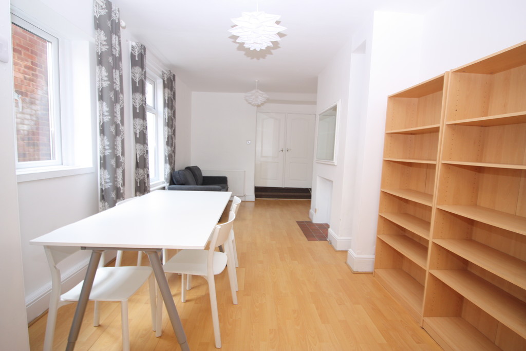 2 bed apartment for sale in Ground Floor Flat, 33 St. Johns Road  - Property Image 2