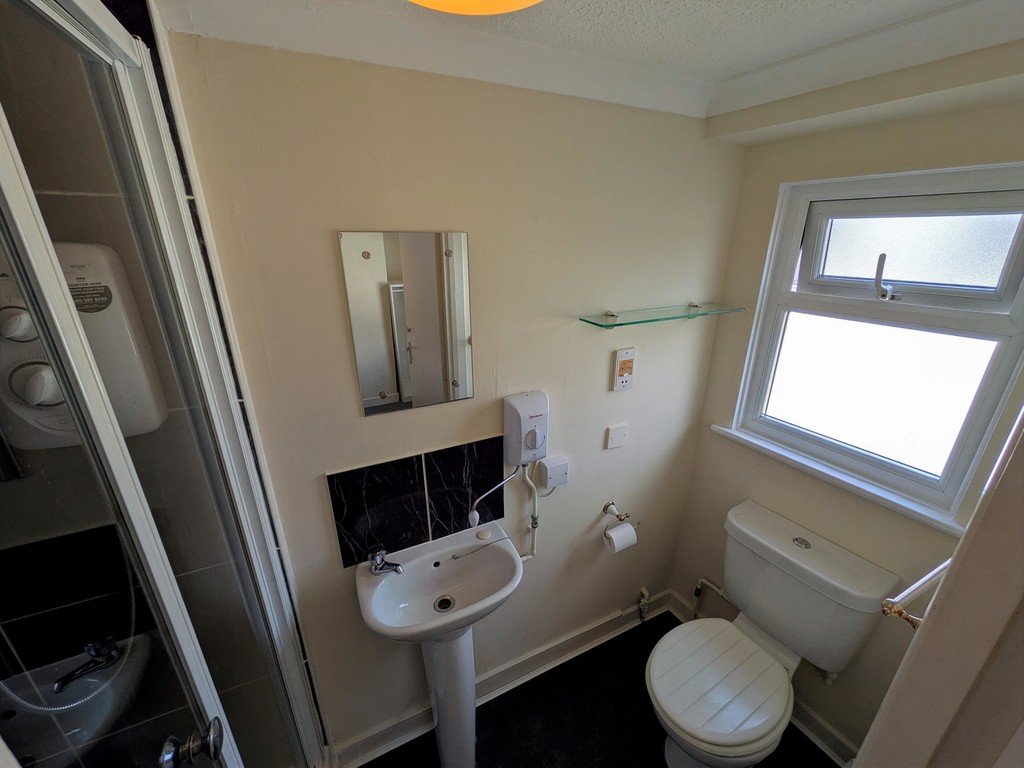 2 bed apartment to rent in Grosvenor Place, Exeter  - Property Image 7