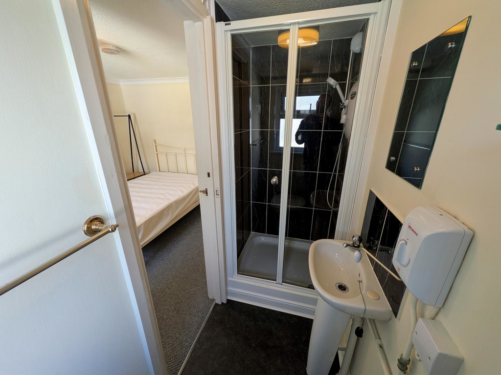 2 bed apartment to rent in Grosvenor Place, Exeter  - Property Image 8