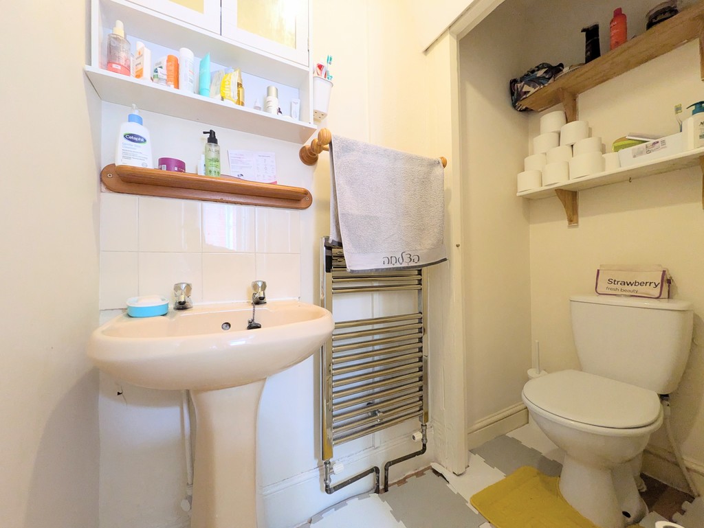 3 bed terraced house for sale in 3 self contained 1-bedroom flats  - Property Image 12