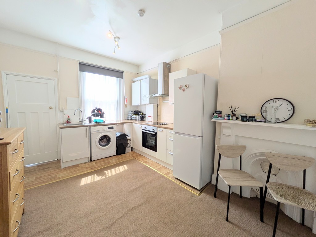 3 bed terraced house for sale in 3 self contained 1-bedroom flats  - Property Image 14