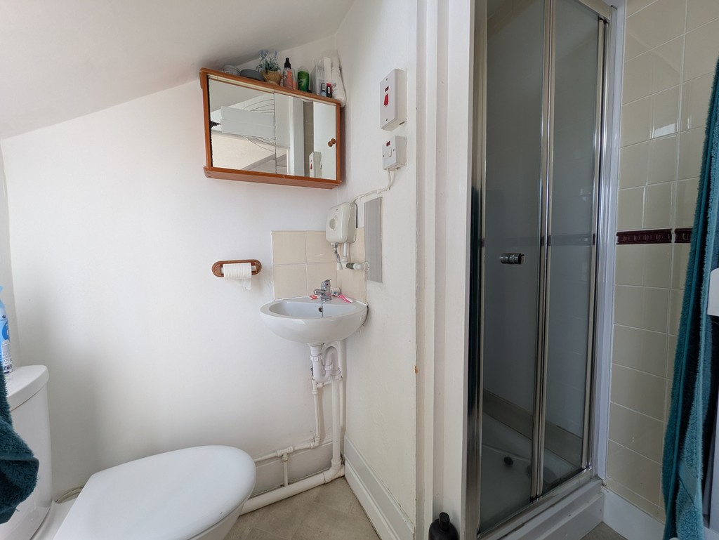 3 bed terraced house for sale in 3 self contained 1-bedroom flats  - Property Image 20