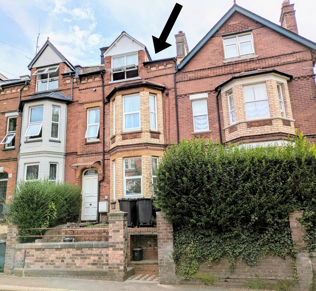 3 bed terraced house for sale in 3 self contained 1-bedroom flats - Property Image 1
