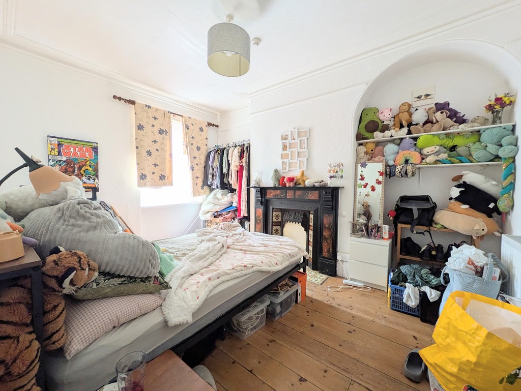 3 bed terraced house for sale in 3 self contained 1-bedroom flats  - Property Image 3