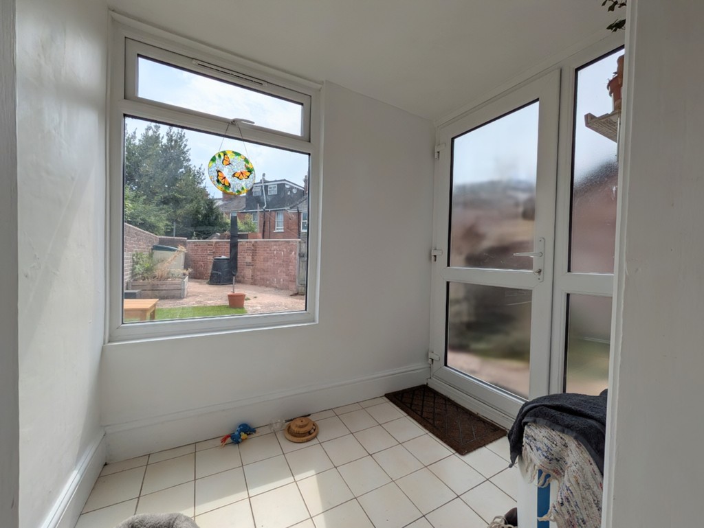 3 bed terraced house for sale in 3 self contained 1-bedroom flats  - Property Image 5