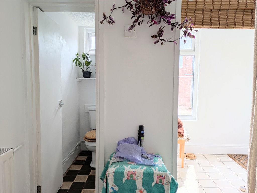 3 bed terraced house for sale in 3 self contained 1-bedroom flats  - Property Image 6
