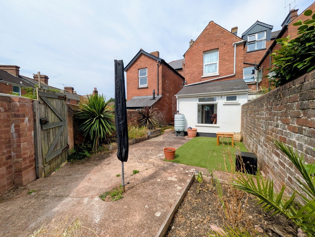 3 bed terraced house for sale in 3 self contained 1-bedroom flats  - Property Image 8