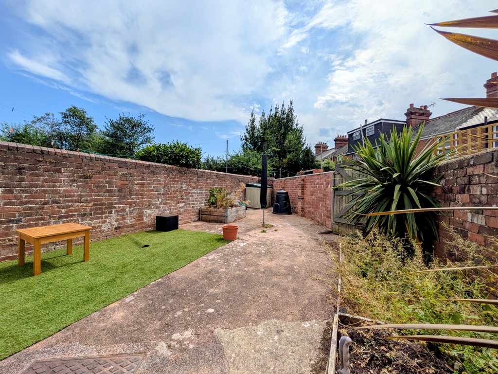 3 bed terraced house for sale in 3 self contained 1-bedroom flats  - Property Image 9