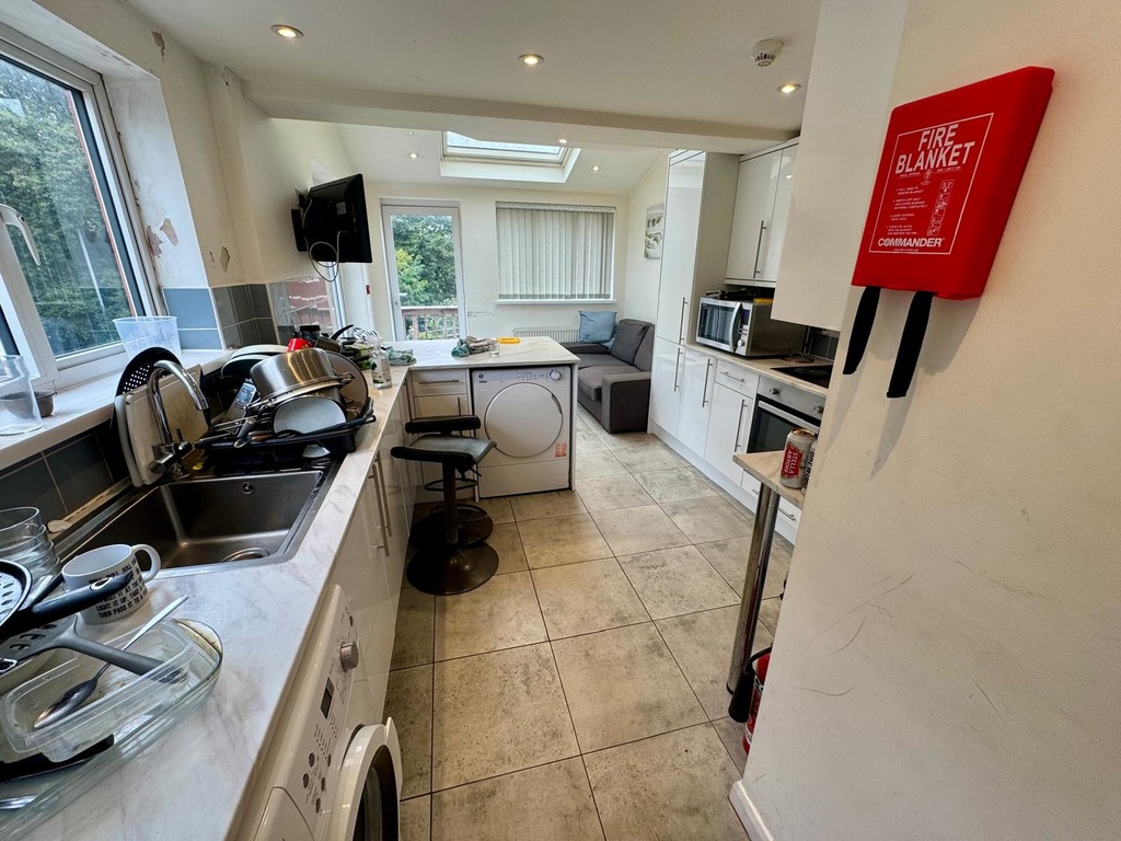 7 bed end of terrace house for sale in Barnardo Road, Exeter, EX2  - Property Image 5