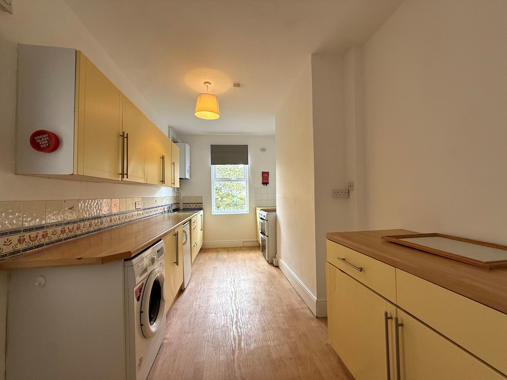 3 bed terraced house to rent in Regents Park, (Main House), Heavitree 4