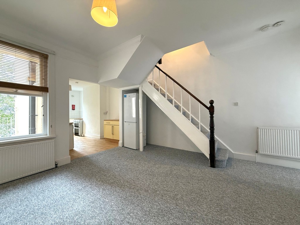 3 bed terraced house to rent in Regents Park, (Main House), Heavitree 1