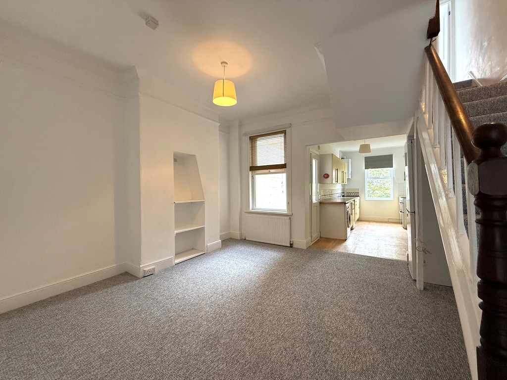 3 bed terraced house to rent in Regents Park, (Main House), Heavitree 2