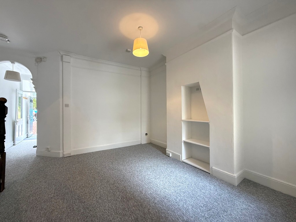 3 bed terraced house to rent in Regents Park, (Main House), Heavitree 3