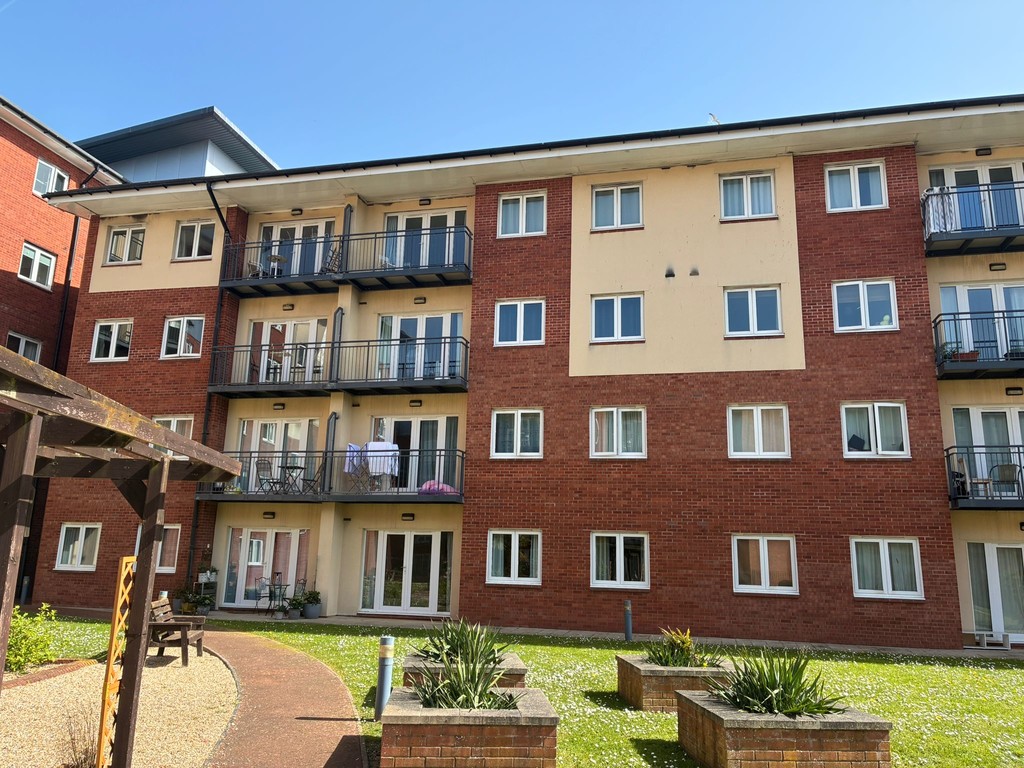 2 bed apartment to rent in Constantine House, New North Road