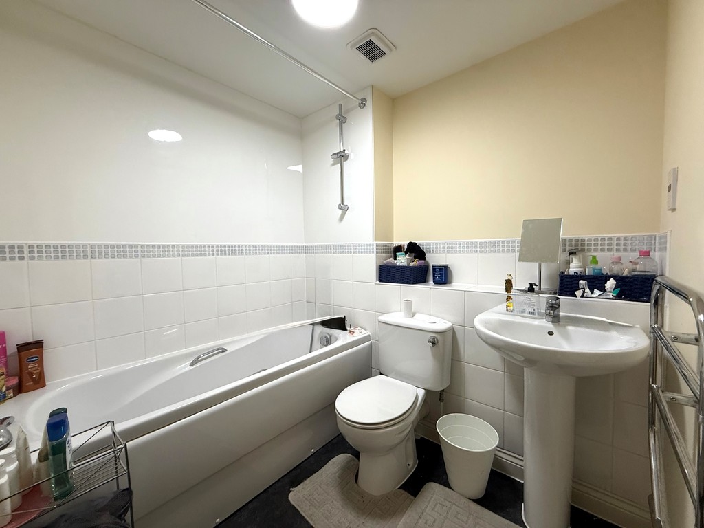 2 bed apartment to rent in Constantine House, New North Road 7