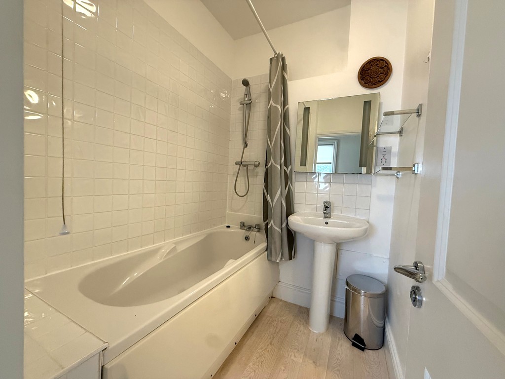 2 bed apartment to rent in Northernhay Place, Exeter, EX4  - Property Image 11