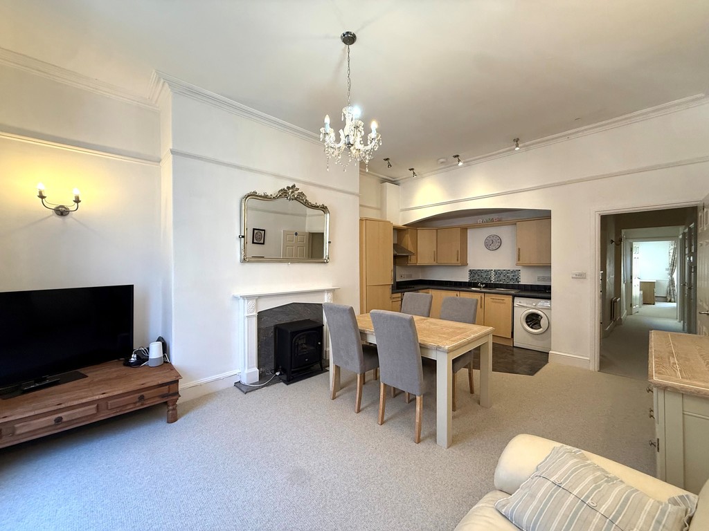 2 bed apartment to rent in Northernhay Place, Exeter, EX4 3