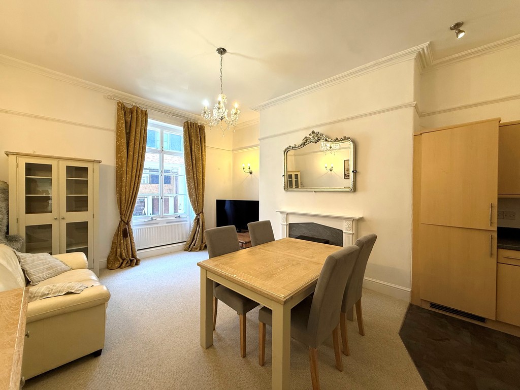 2 bed apartment to rent in Northernhay Place, Exeter, EX4 5