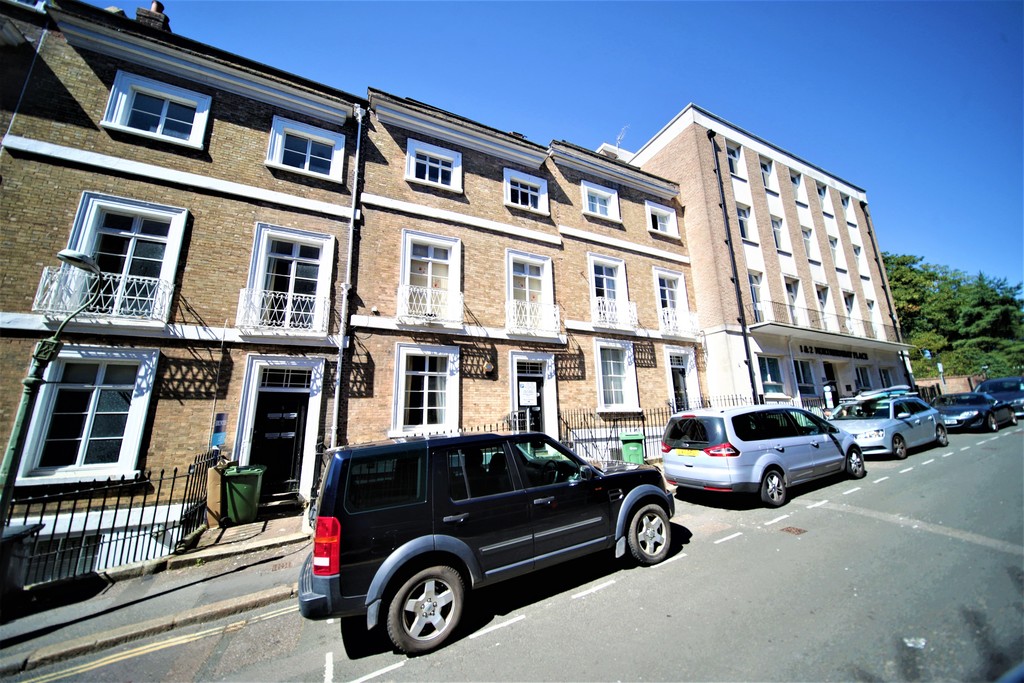 2 bed apartment to rent in Northernhay Place, Exeter, EX4  - Property Image 1