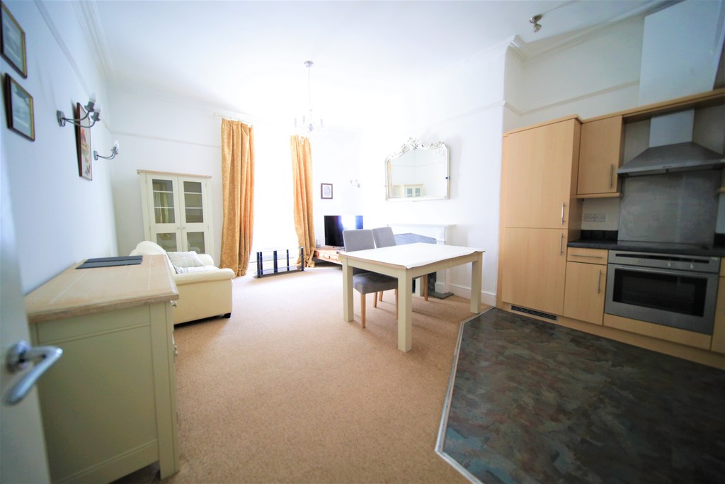 2 bed apartment to rent in Northernhay Place, Exeter, EX4  - Property Image 2