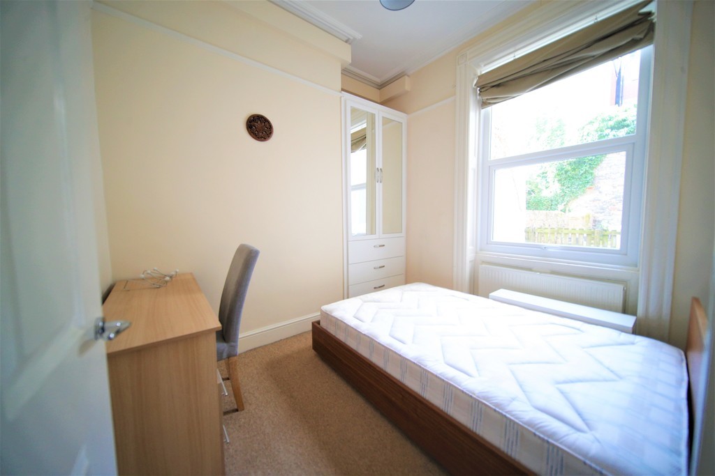 2 bed apartment to rent in Northernhay Place, Exeter, EX4  - Property Image 4