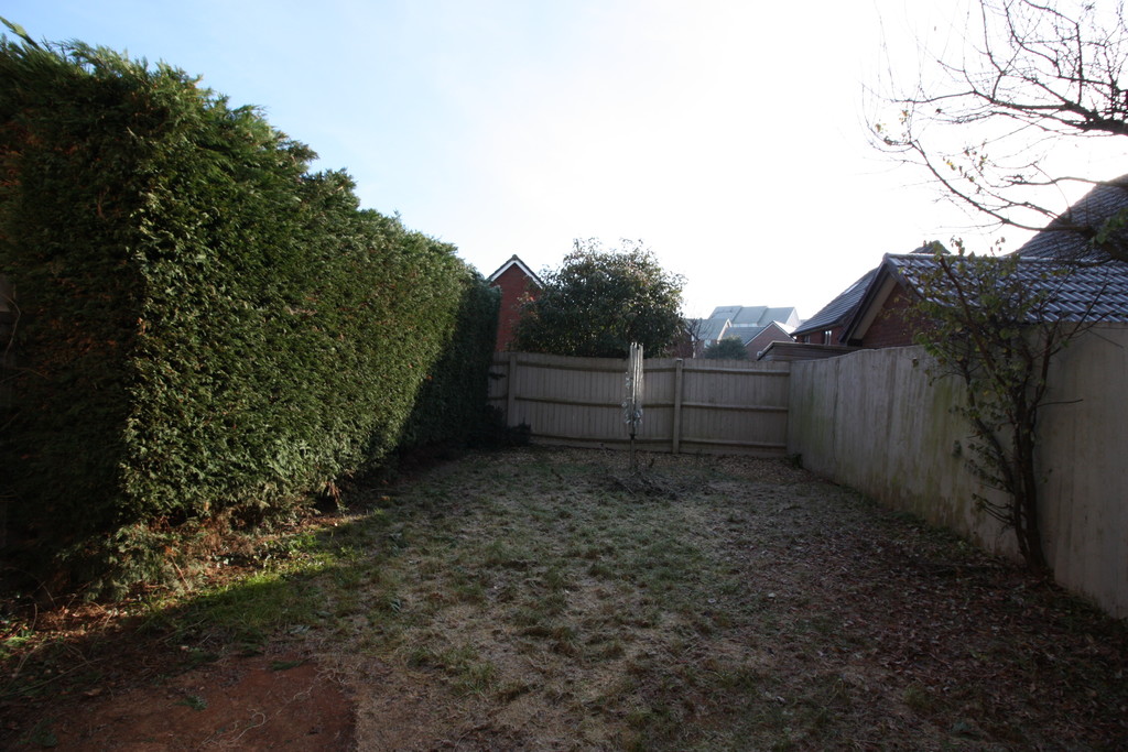 3 bed semi-detached house to rent in Grasslands Drive  - Property Image 10