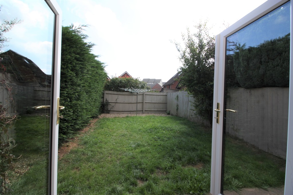 3 bed semi-detached house to rent in Grasslands Drive  - Property Image 11